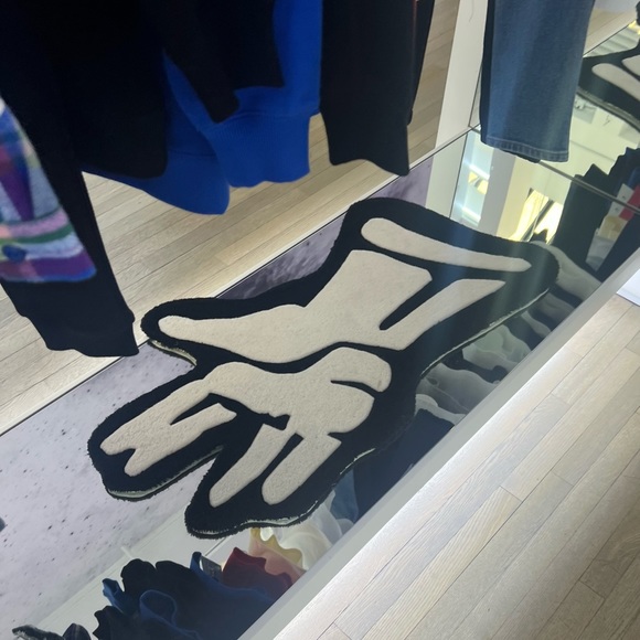 Meet your Posher, Lisa - Picture 1 of 2